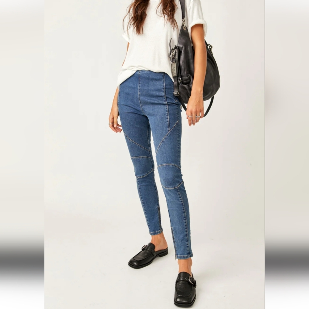 Free People Skinny Jeans in Medium Blue Wash